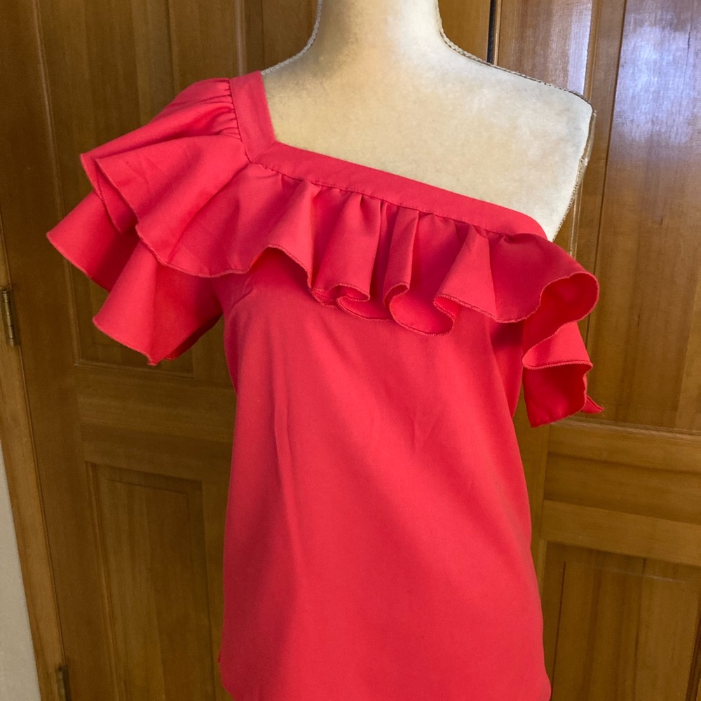 NWT, Lavishly Paris Women’s watermelon ruffle trim blouse.